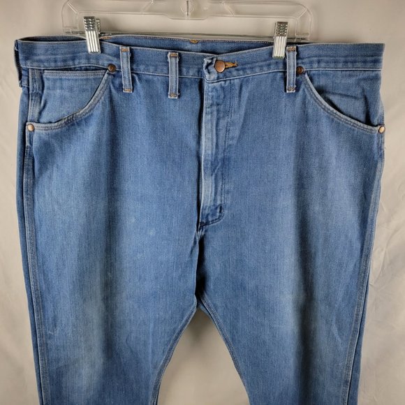 Vintage Wrangler Jeans Mens 42x32 Blue Medium Wash Denim 910 Straight Patch USA - Picture 3 of 11